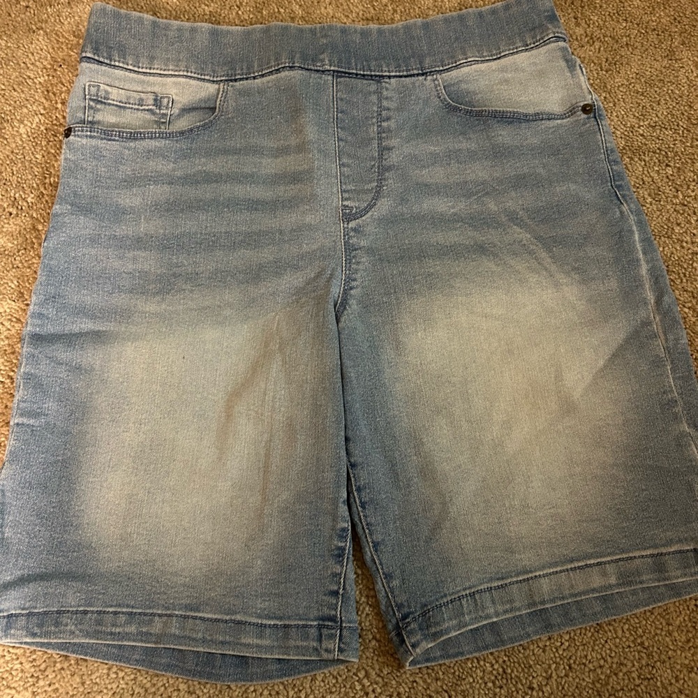 DKNY stretche  short jeans